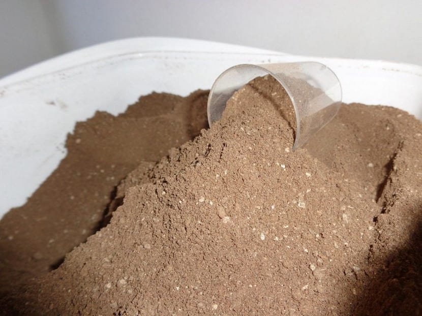 El abono guano en polvo es muy bueno para el aladierno
