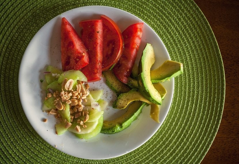 Con el aguacate se pueden hacer ensaladas