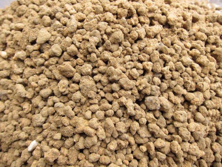 Akadama, componente habitual del sustrato para bonsái