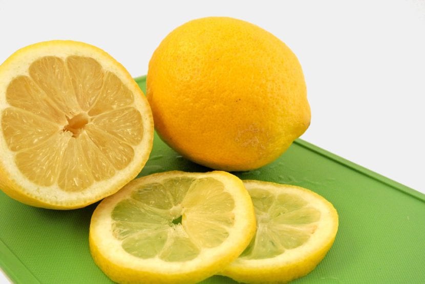 Limones cortados en rodajas