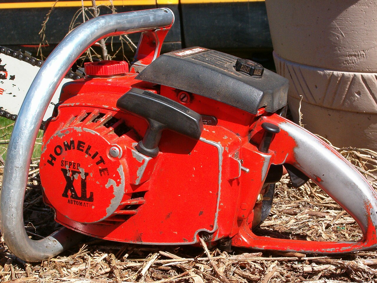Motosierra pequeña para jardín