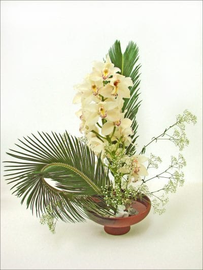 Ikebana con hojas de cyca