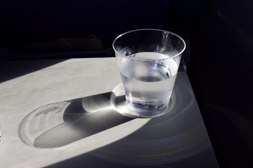 Vaso con agua