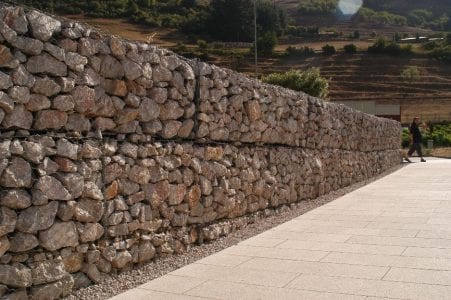 Muro de gaviones de malla electrosoldada relleno de piedra