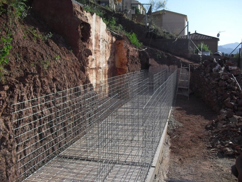 Construcción de un muro de gaviones