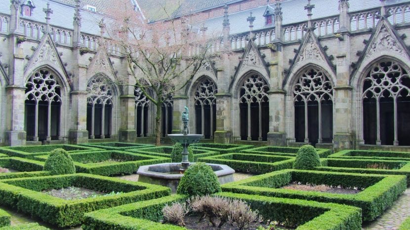 Los setos son bajos en un jardín francés
