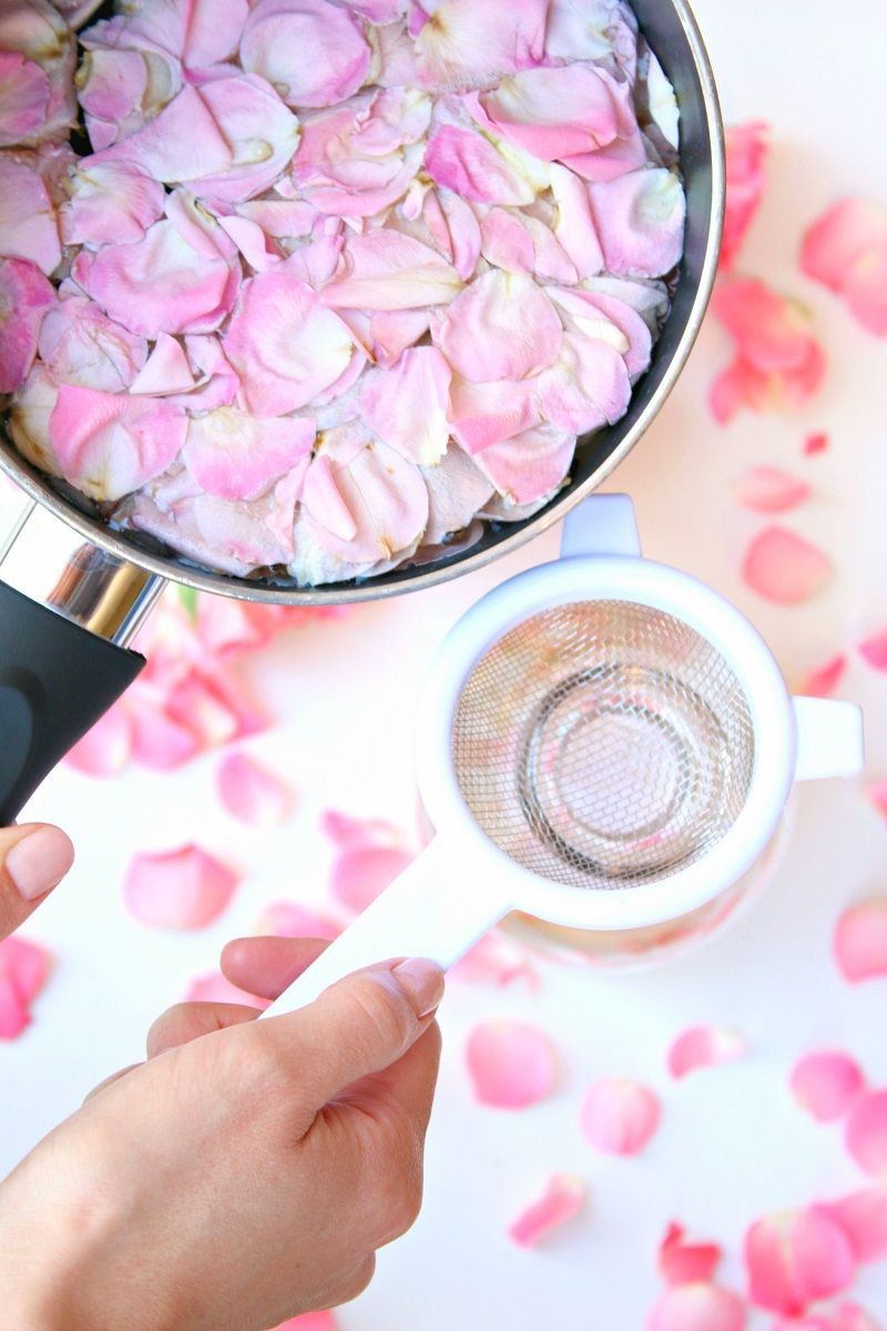 colamos el agua de rosas