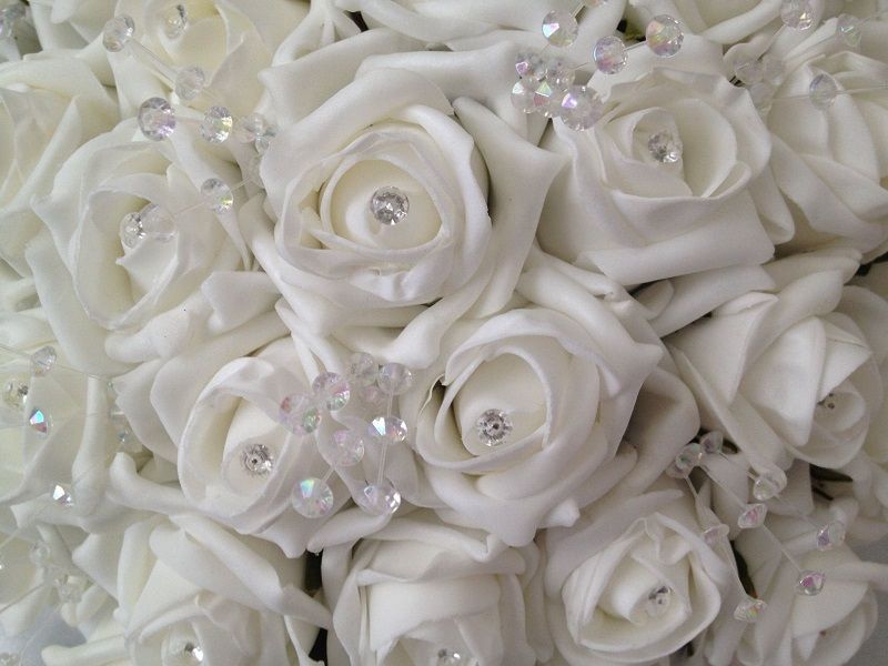 foto de rosas blancas para una boda