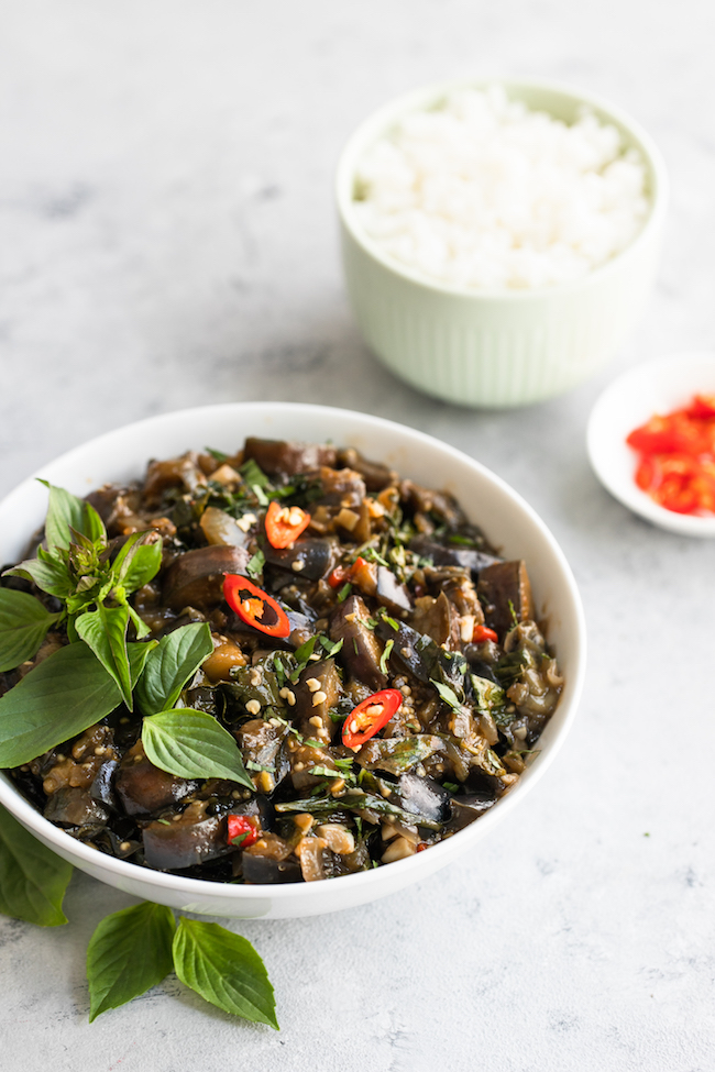 Berenjena Frita Tailandesa con Albahaca