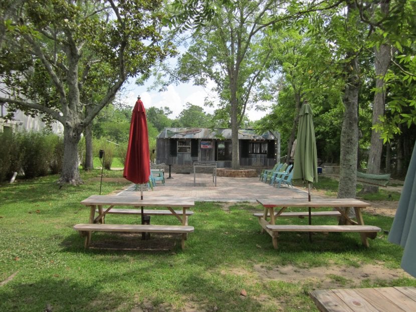 Patio con césped