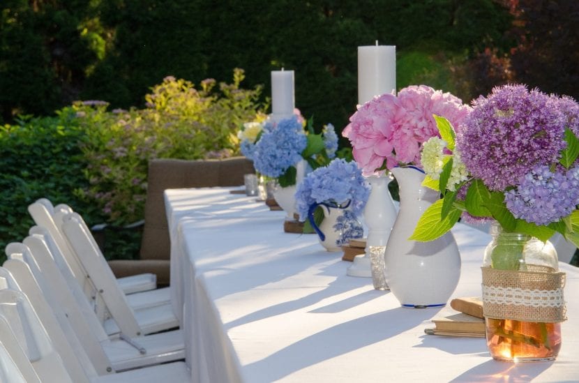 Mesa con flores
