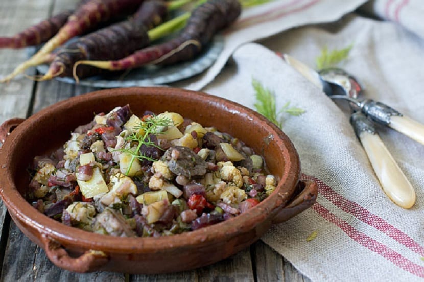 plato de zanahoria negra