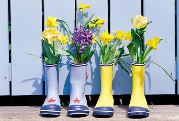 Flores en botas de agua