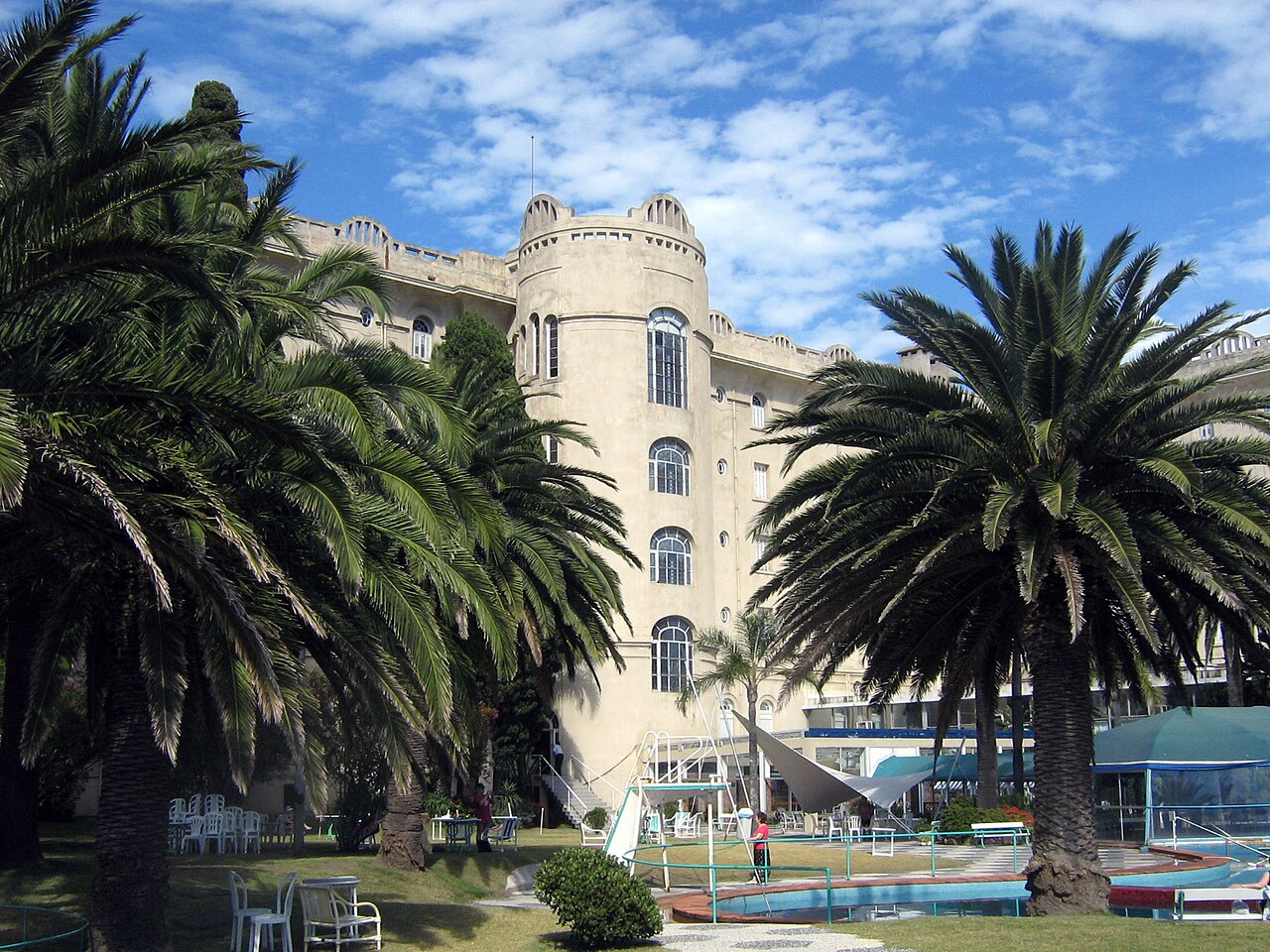 Jardín y piscina Jardín y piscina