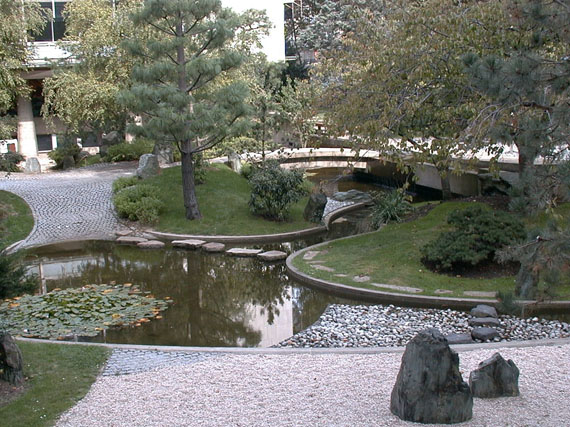 Isamu Noguchi: el jardín zen como escultura simbólica